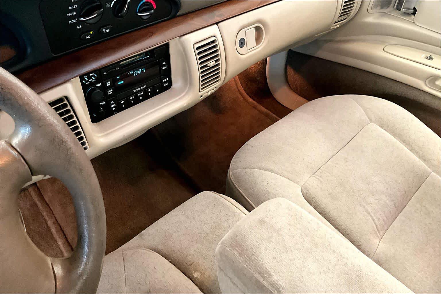 Used 1999 Oldsmobile 88 FWD image 15