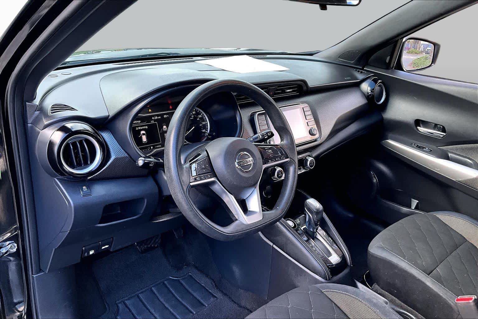 Used 2018 Nissan Kicks SV FWD image 20