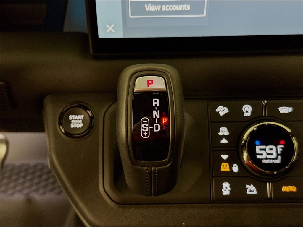 Used 2025 Land Rover Defender 110 image 17
