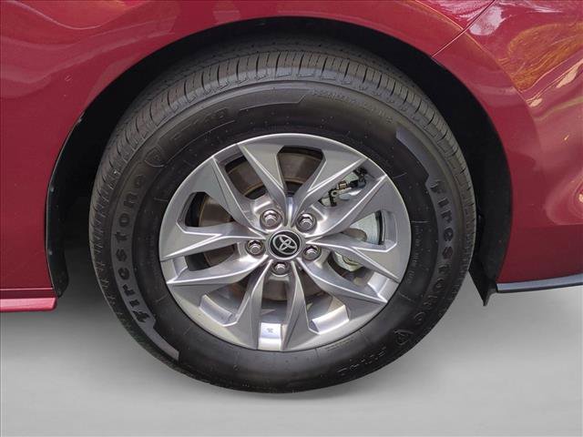 Used 2025 Toyota Sienna LE image 23