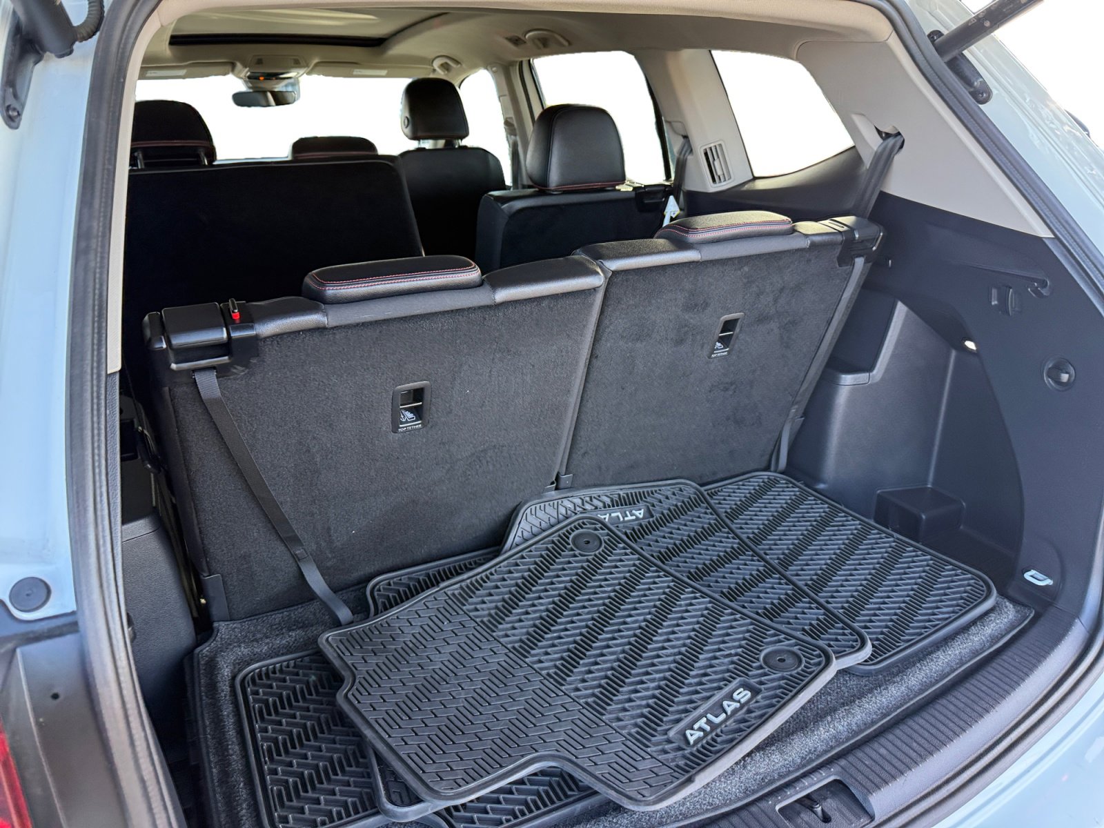 Used 2025 Volkswagen Atlas Peak Edition SE image 13