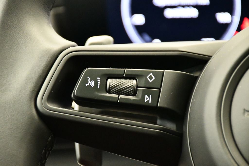 Certified 2025 Porsche Cayenne image 28