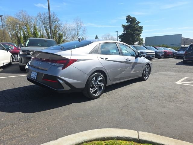 Used 2025 Hyundai Elantra Sport image 5