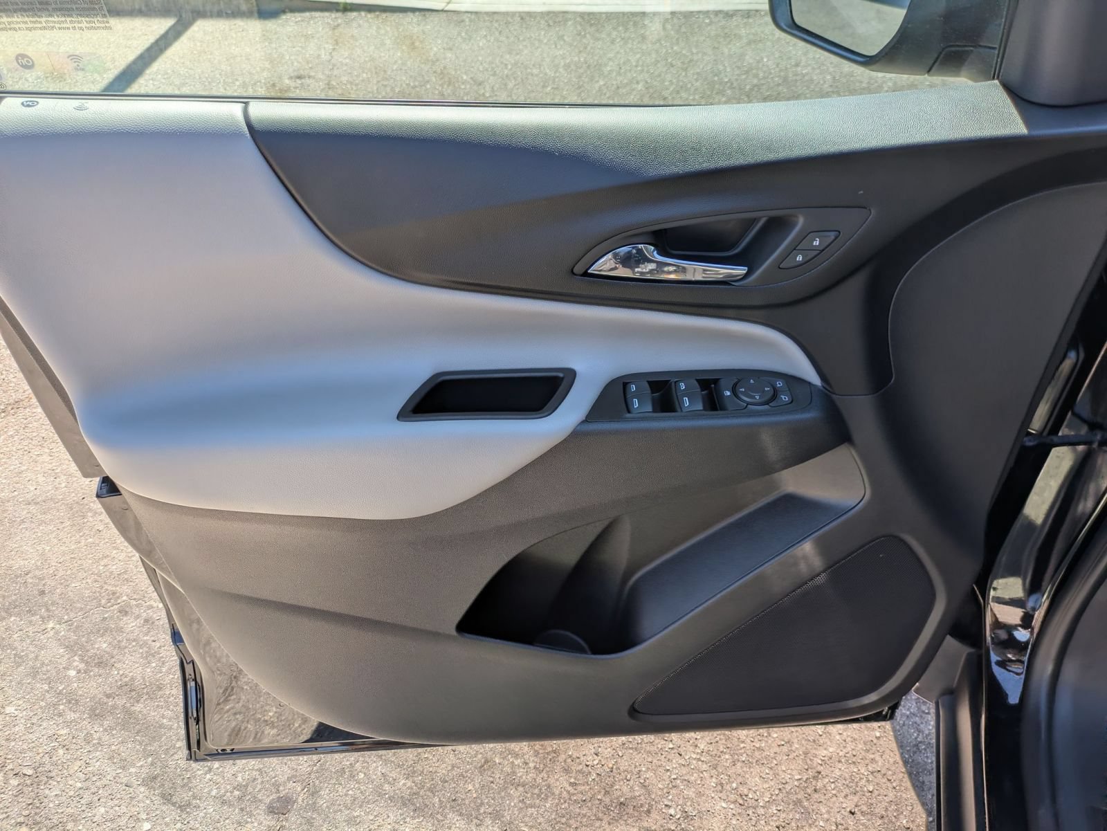 Used 2023 Chevrolet Equinox LS FWD image 10
