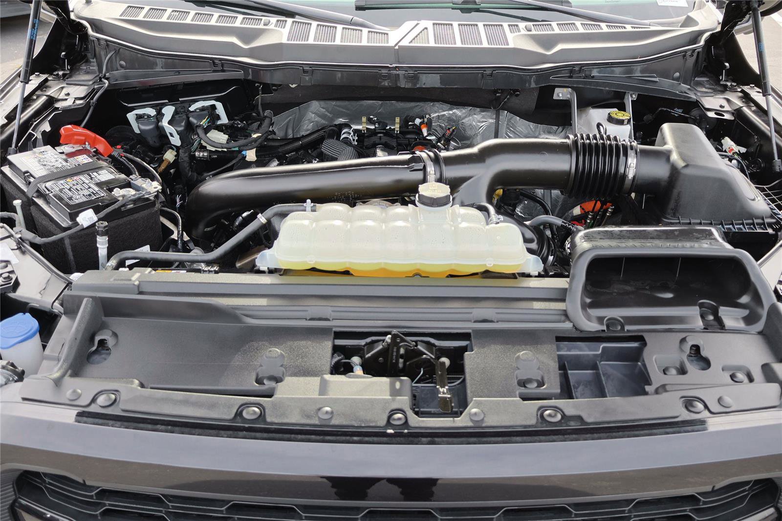 Certified 2025 Ford F150 Lariat w/ Equipment Group 501A Mid image 34