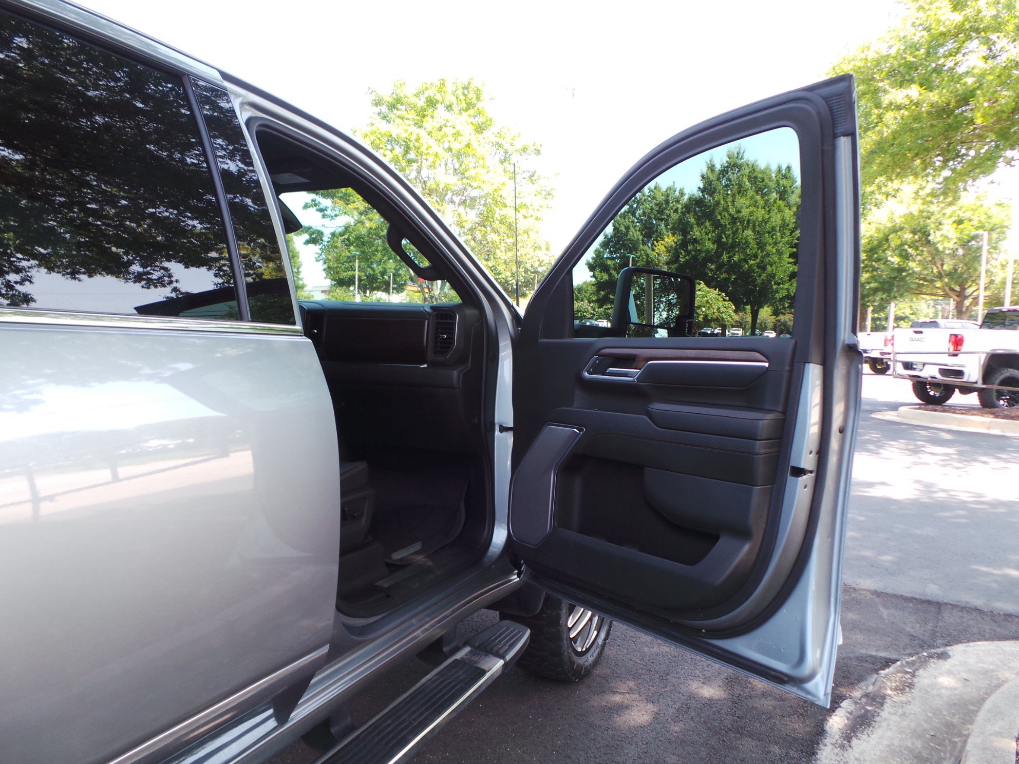 Used 2025 Chevrolet Silverado 3500 High Country w/ High Country Premium Package AWD/4WD image 48