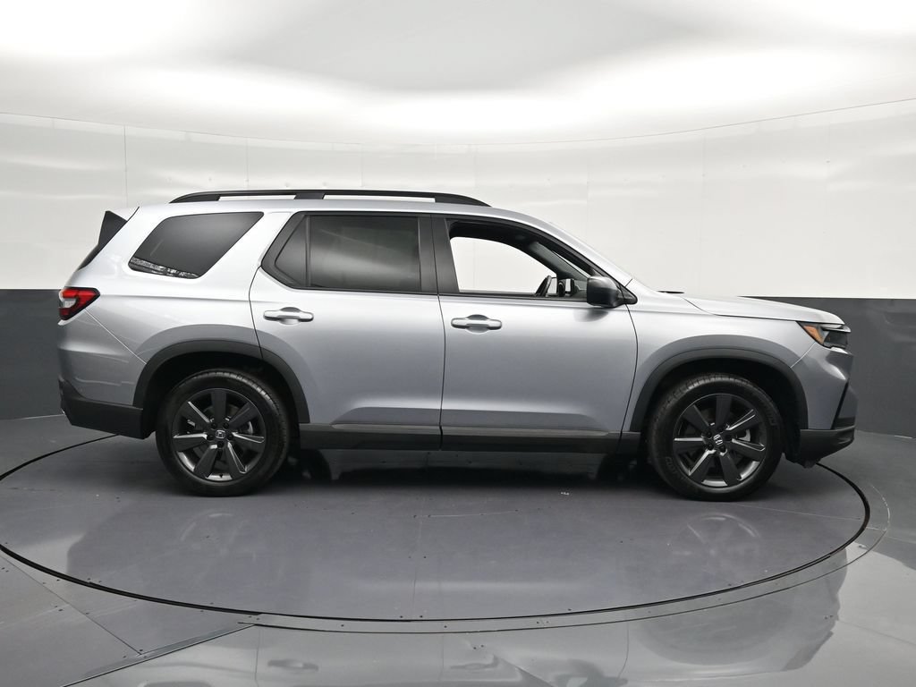Used 2025 Honda Pilot Sport image 4
