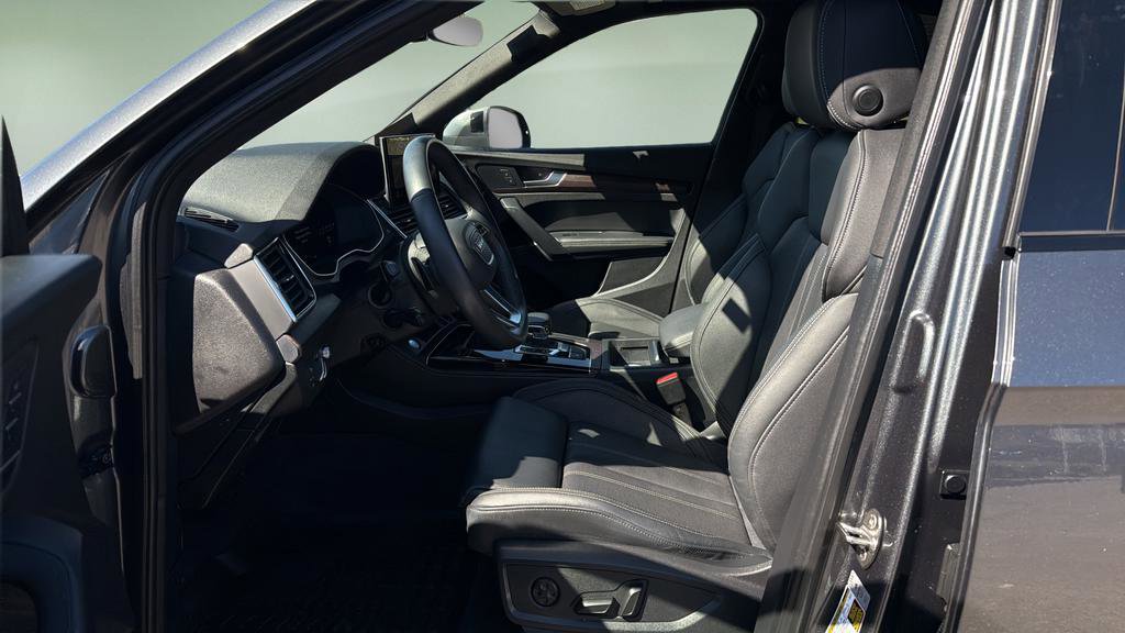 Used 2022 Audi Q5 2.0T Prestige w/ Prestige Package image 11