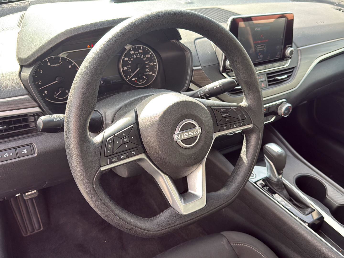 Used 2025 Nissan Altima 2.5 SV image 16