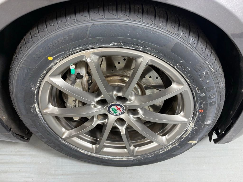 Used 2019 Alfa Romeo Giulia image 12