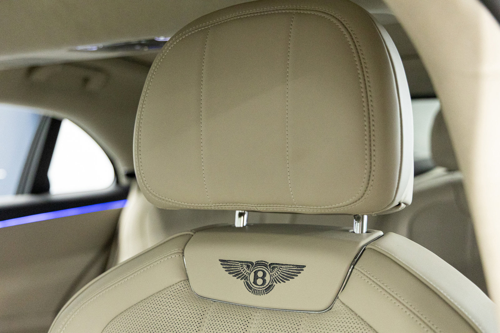 Used 2023 Bentley Flying Spur V8 image 25