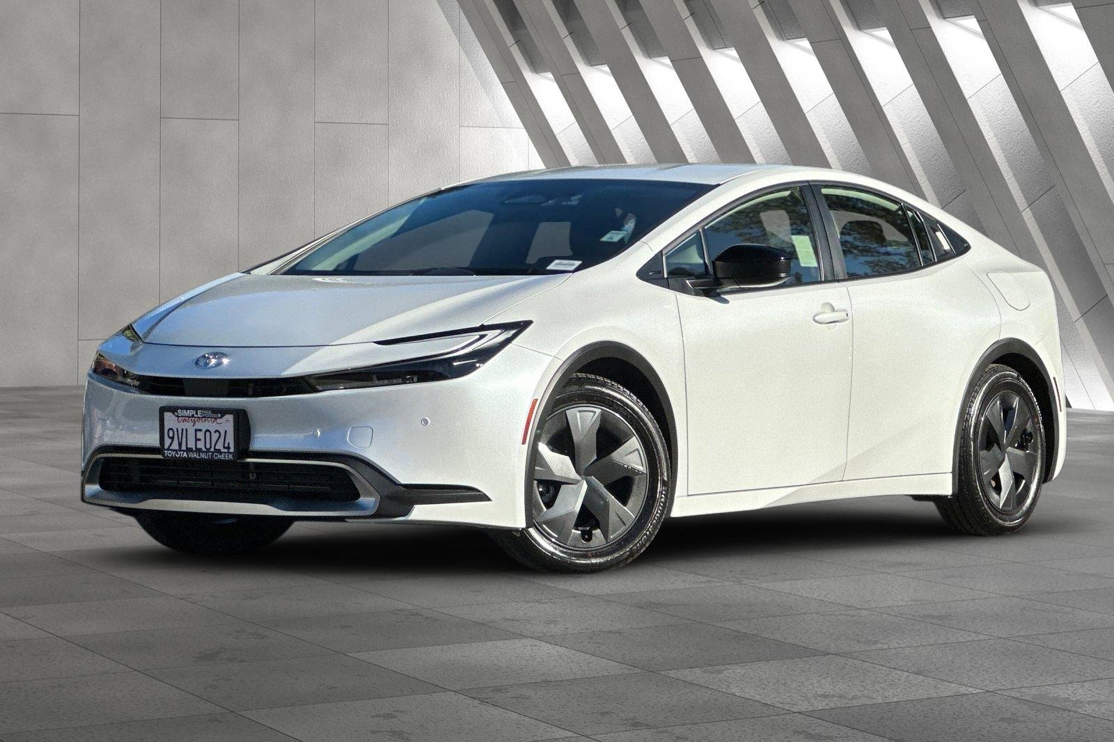 Used 2026 Toyota Prius Plug-In Hybrid image 2