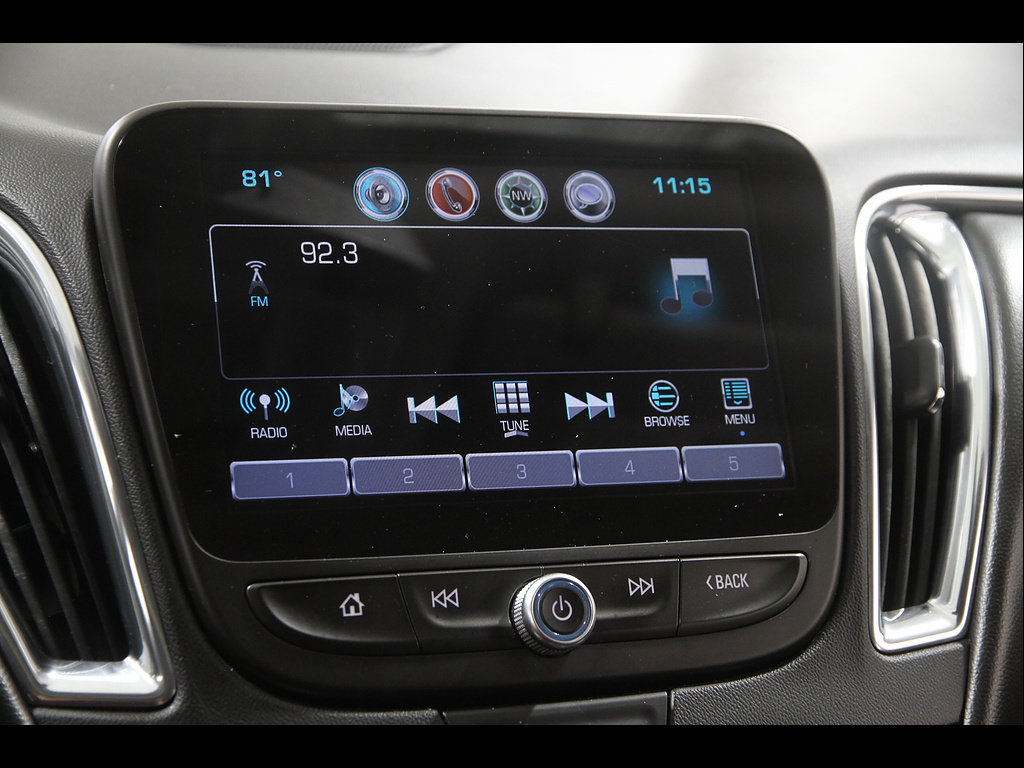 Used 2018 Chevrolet Malibu LT w/ Leather Package FWD image 10