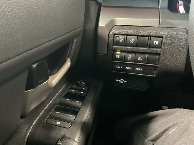 Used 2025 Toyota Tacoma TRD Sport w/ TRD Sport Upgrade Package image 17