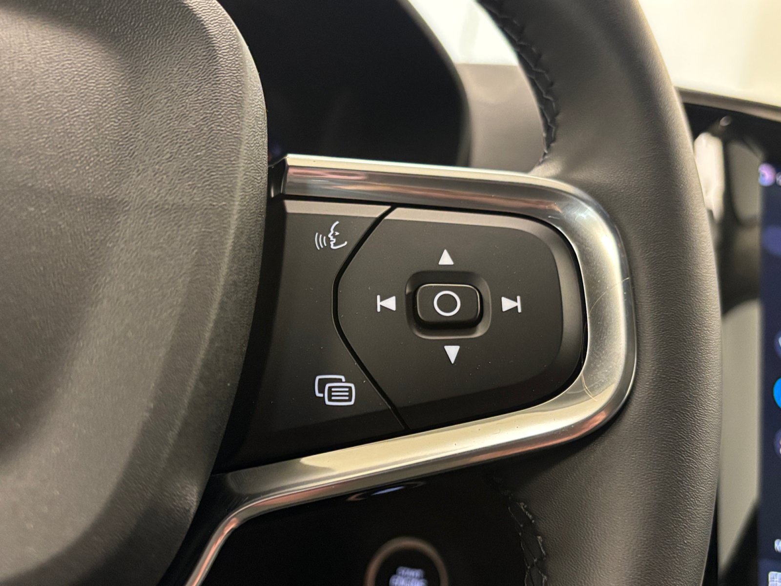 New 2026 Volvo XC40 B5 Ultra w/ Protection Package Premier AWD/4WD image 38