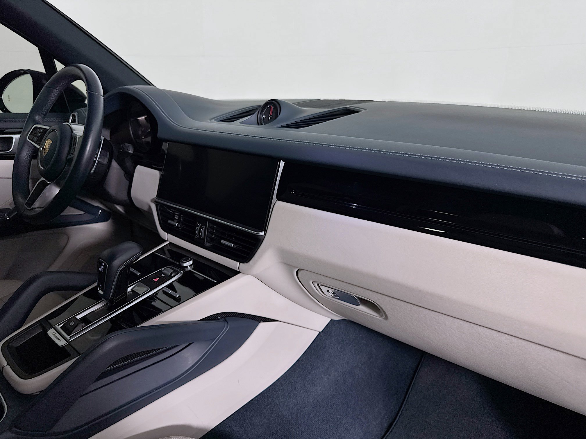 Used 2022 Porsche Cayenne AWD/4WD image 27