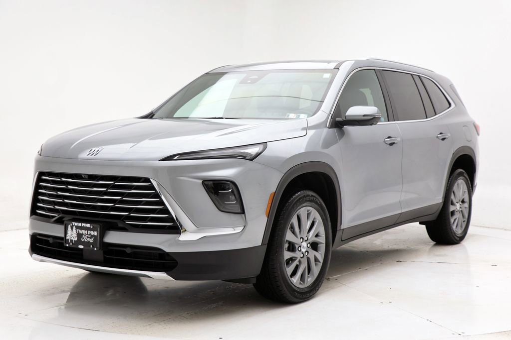 Used 2025 Buick Enclave Preferred image 2