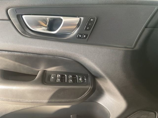Certified 2025 Volvo XC60 B5 Core image 26