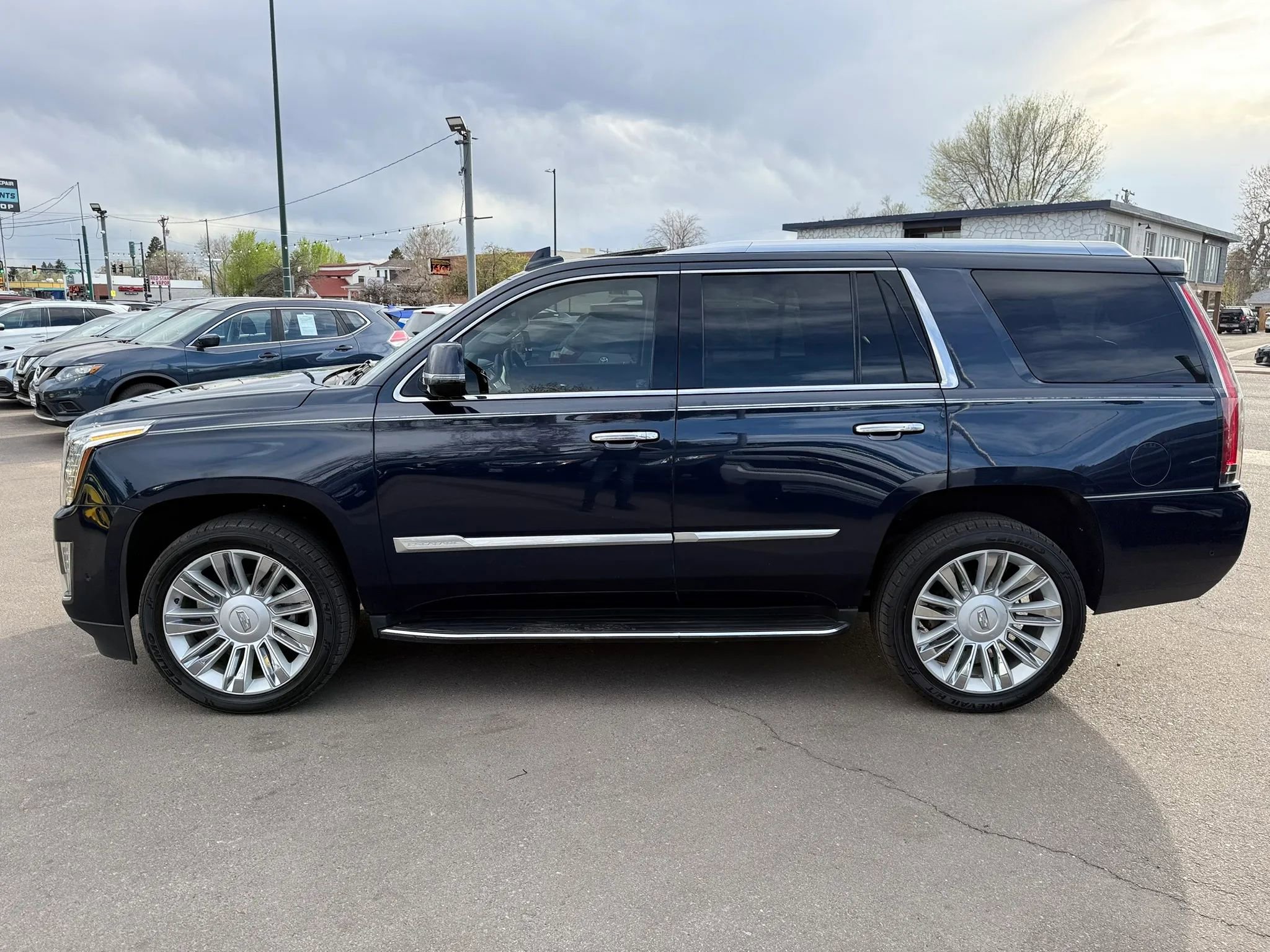 Used 2017 Cadillac Escalade Premium Luxury image 6