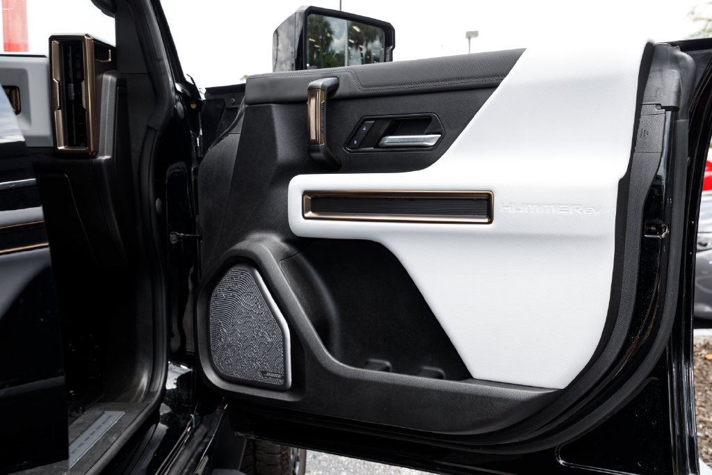 Used 2025 GMC Hummer EV 2X AWD/4WD image 13