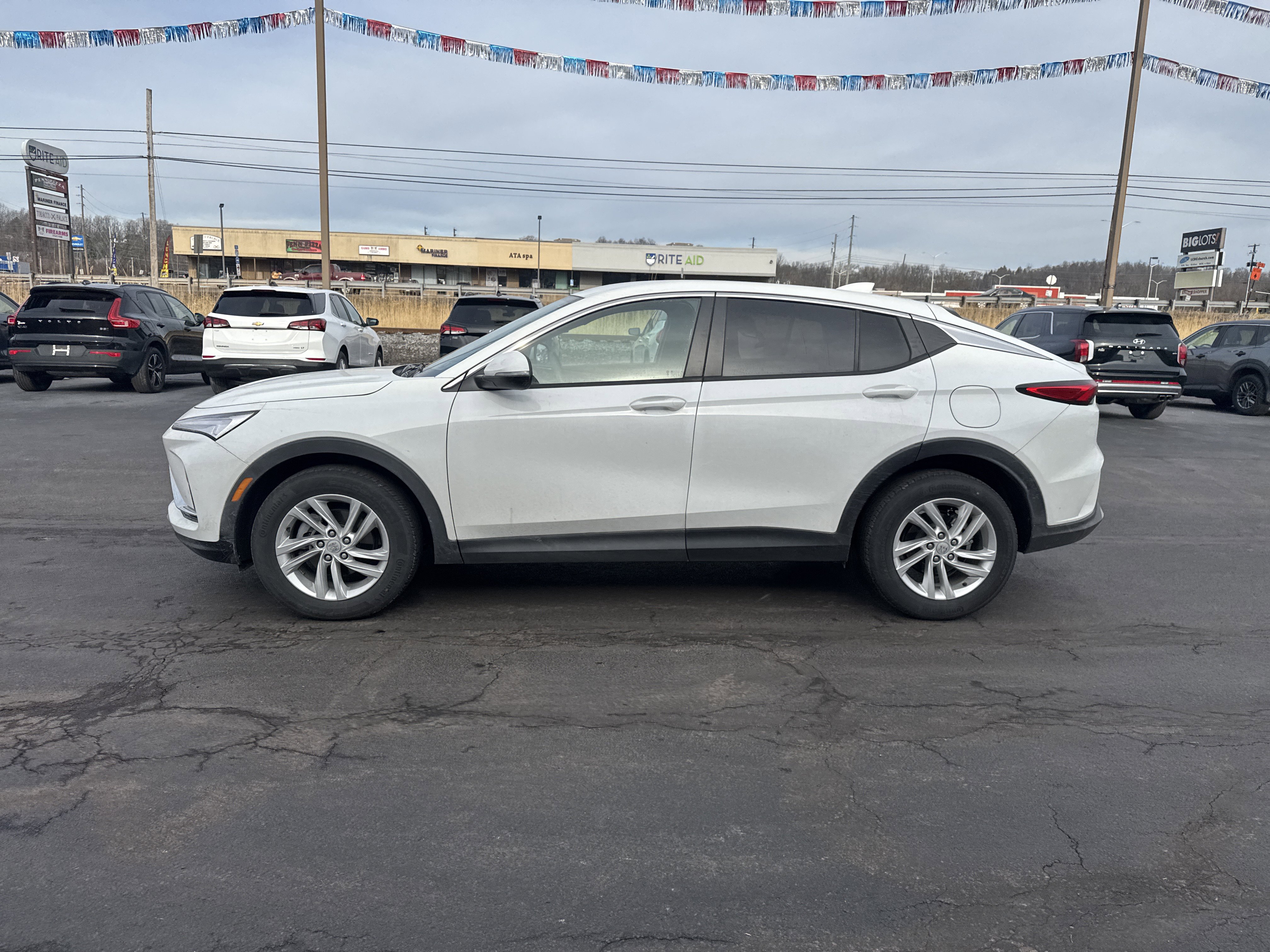 Used 2024 Buick Envista Preferred w/ Advanced Safety Package image 7