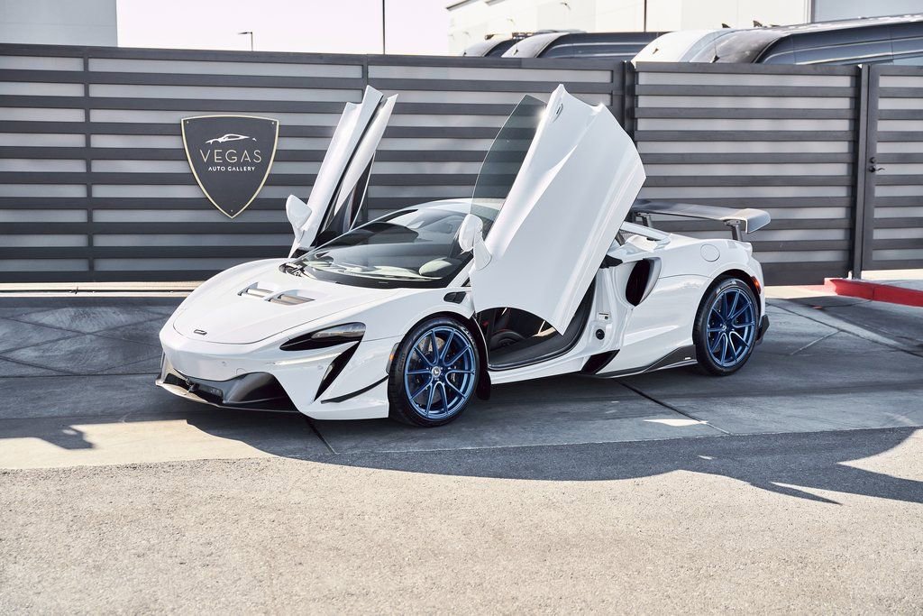Used 2023 McLaren Artura RWD image 6