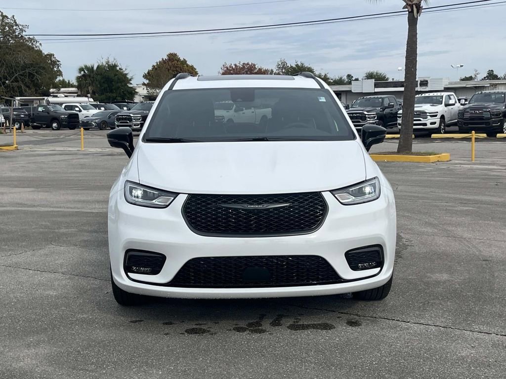 New 2026 Chrysler Pacifica Limited w/ S Appearance Package FWD image 8