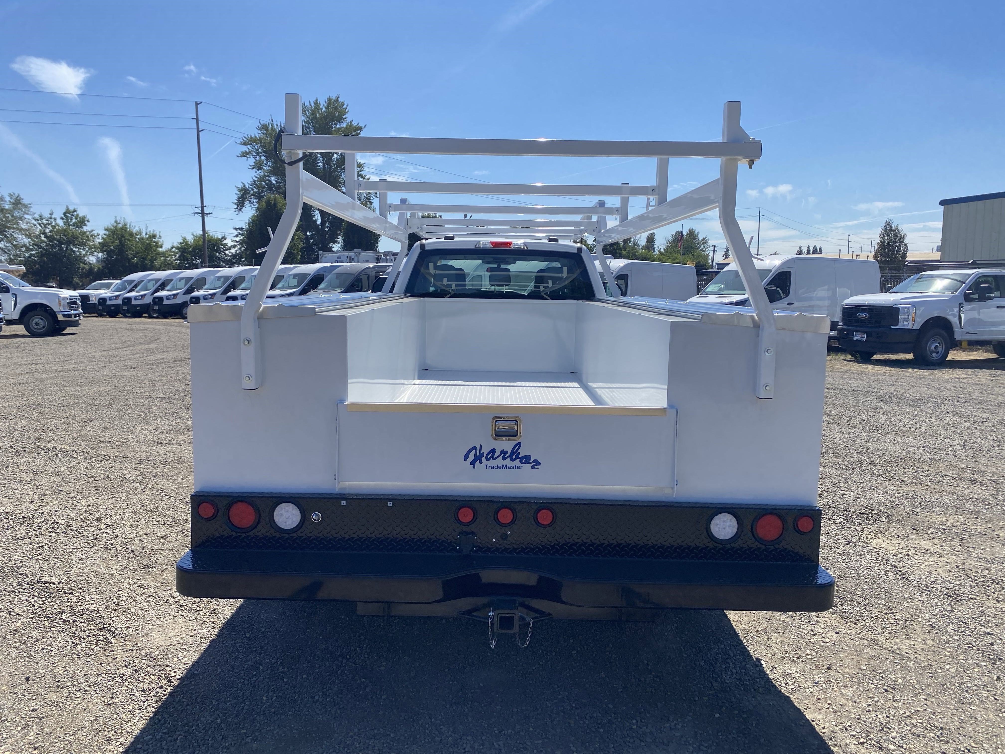 New 2025 Ford F550 4x4 SuperCab Super Duty image 4