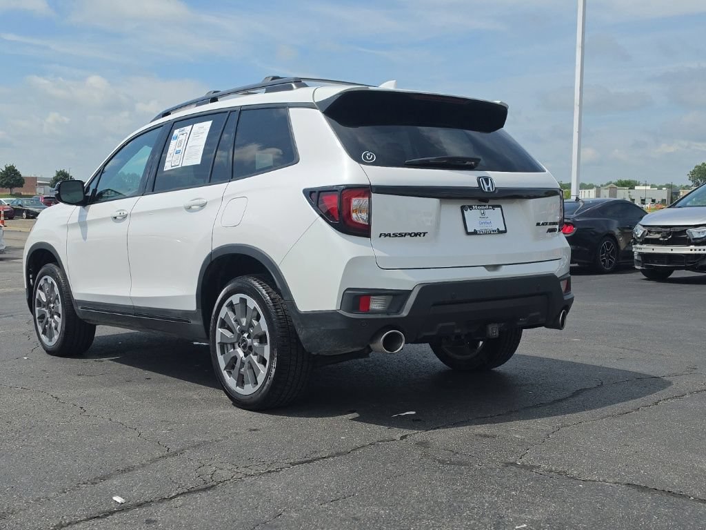 Certified 2025 Honda Passport Black Edition image 5