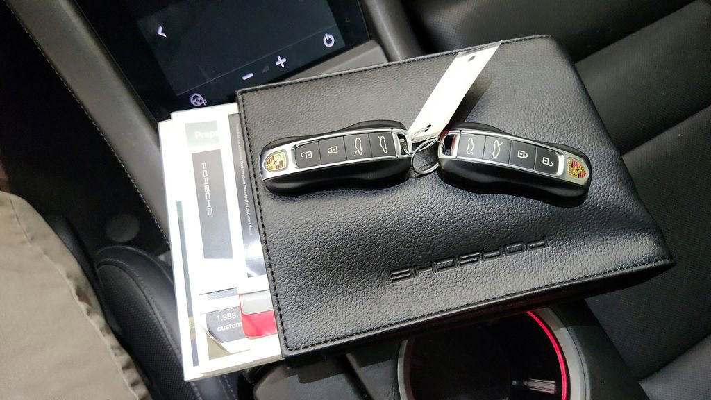 Used 2022 Porsche Taycan Turbo S image 40