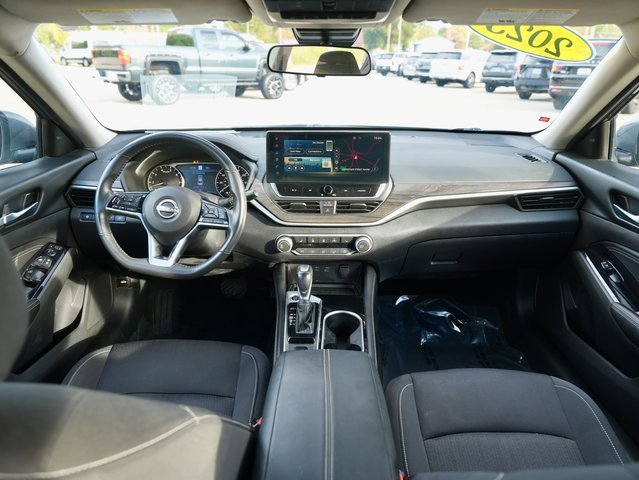 Used 2023 Nissan Altima 2.5 SV w/ SV Premium Package image 14