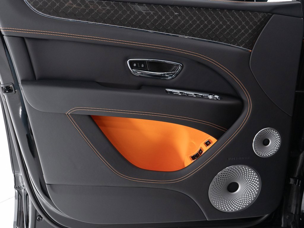 Used 2025 Bentley Bentayga image 11