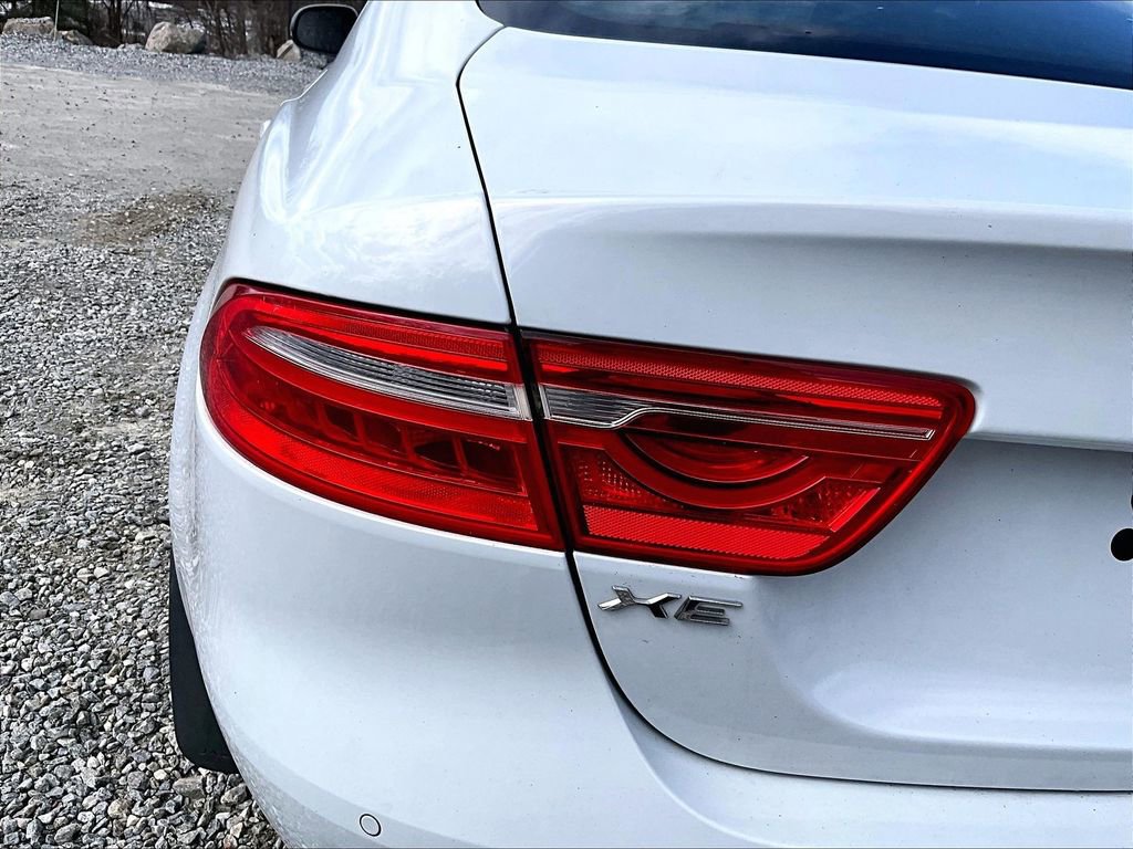 Used 2017 Jaguar XE First Edition image 27