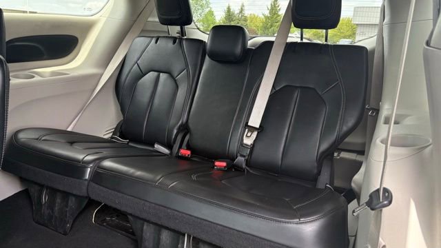 Used 2023 Chrysler Pacifica Touring-L FWD image 10