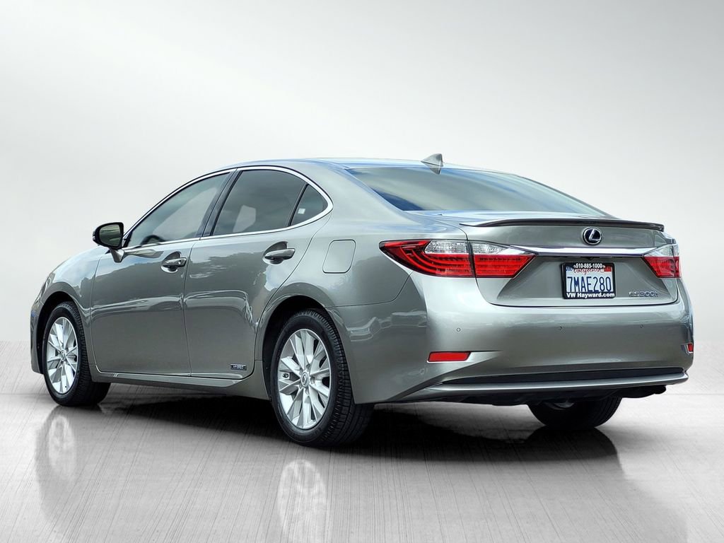 Used 2015 Lexus ES 300h w/ Navigation System Package image 6