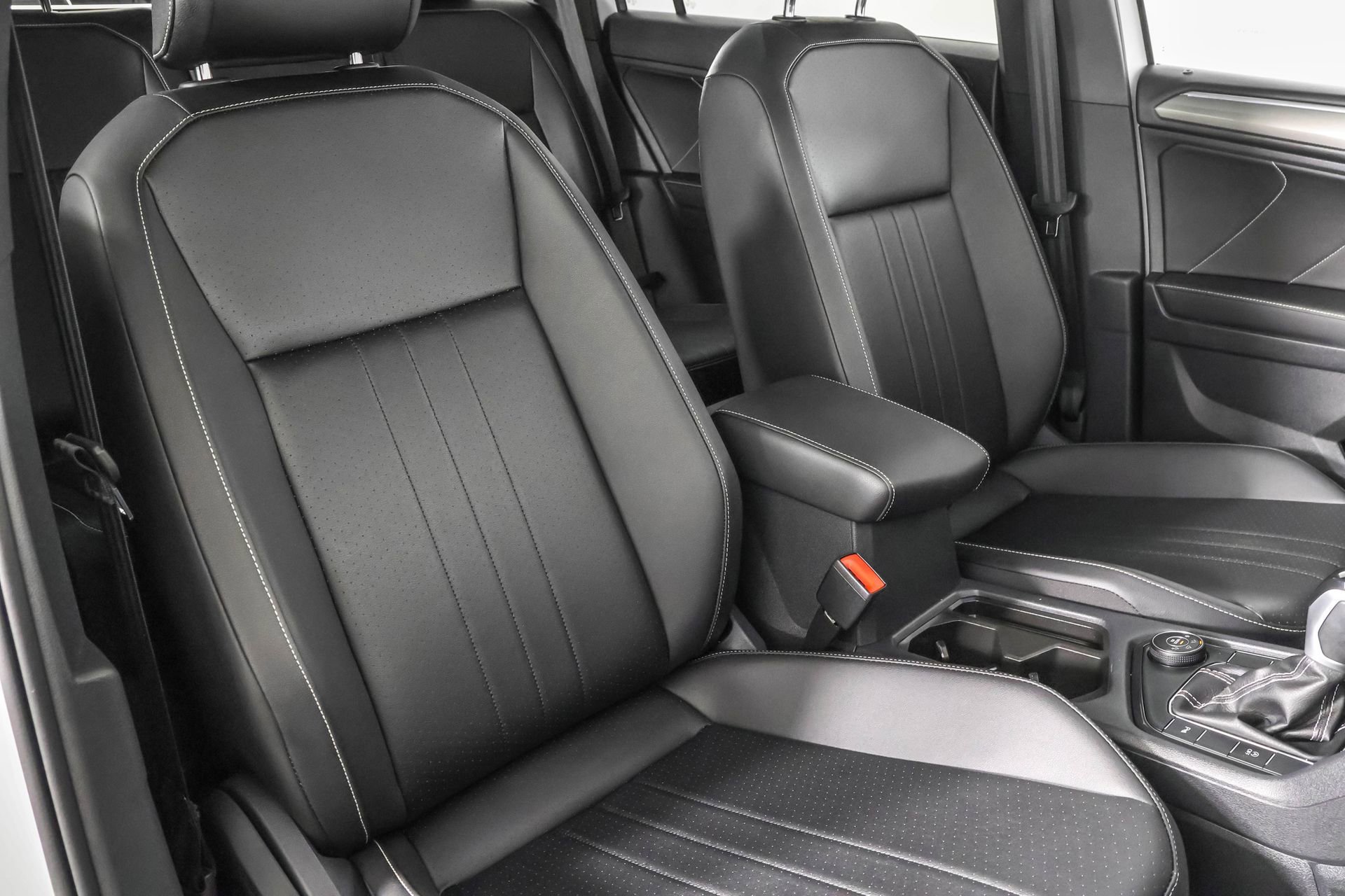 Used 2023 Volkswagen Tiguan SE R-Line image 46