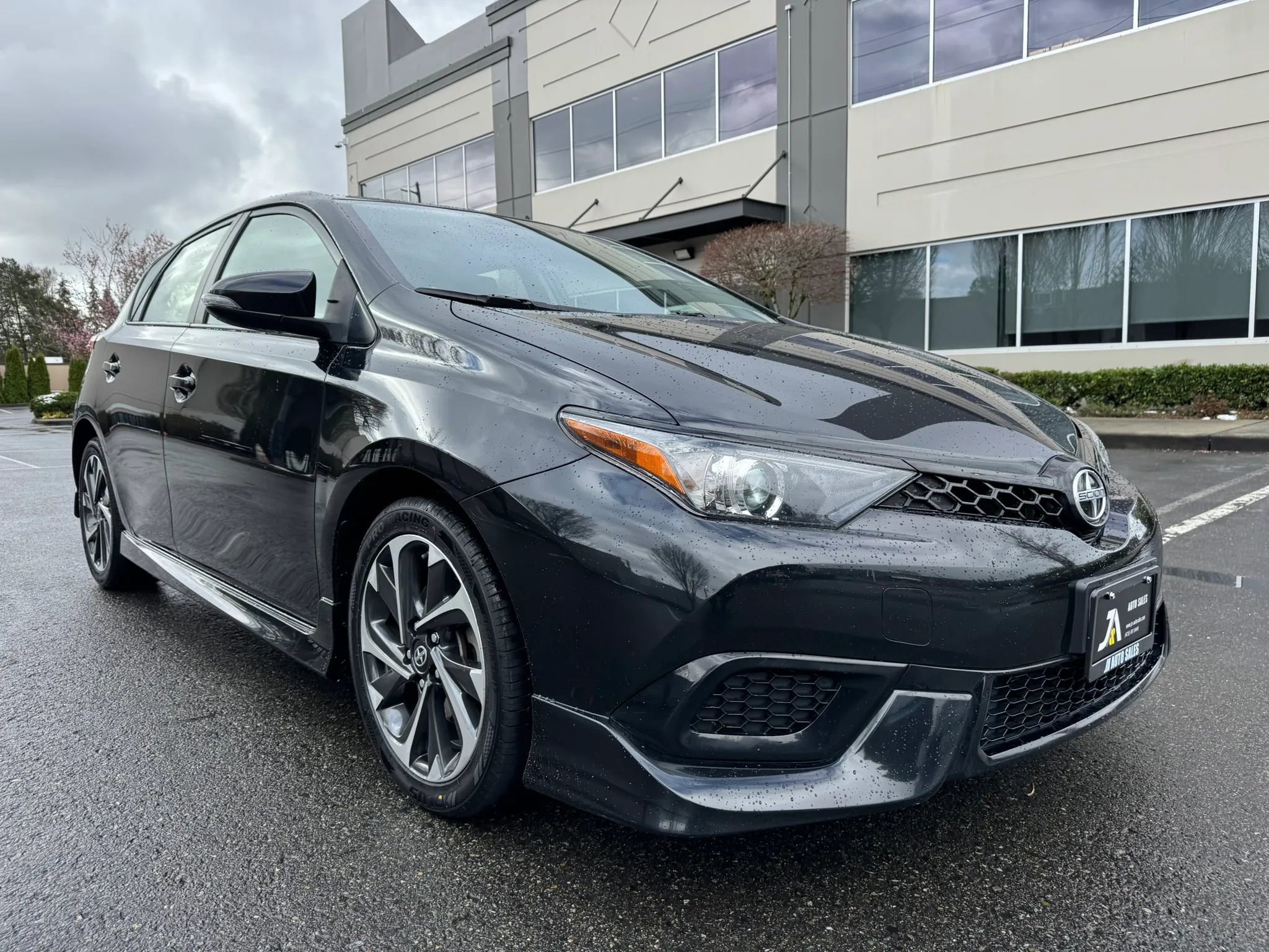 Used 2016 Scion iM Hatchback 4D image 2