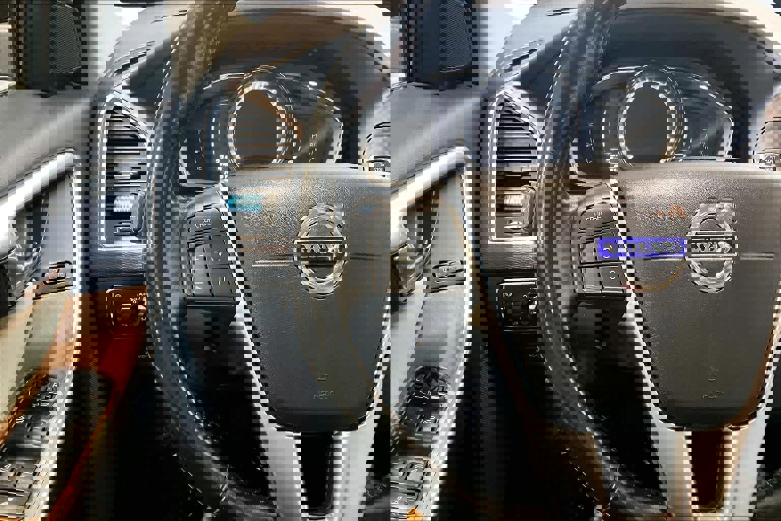 Used 2017 Volvo XC60 T6 Inscription w/ Climate Package AWD/4WD image 23