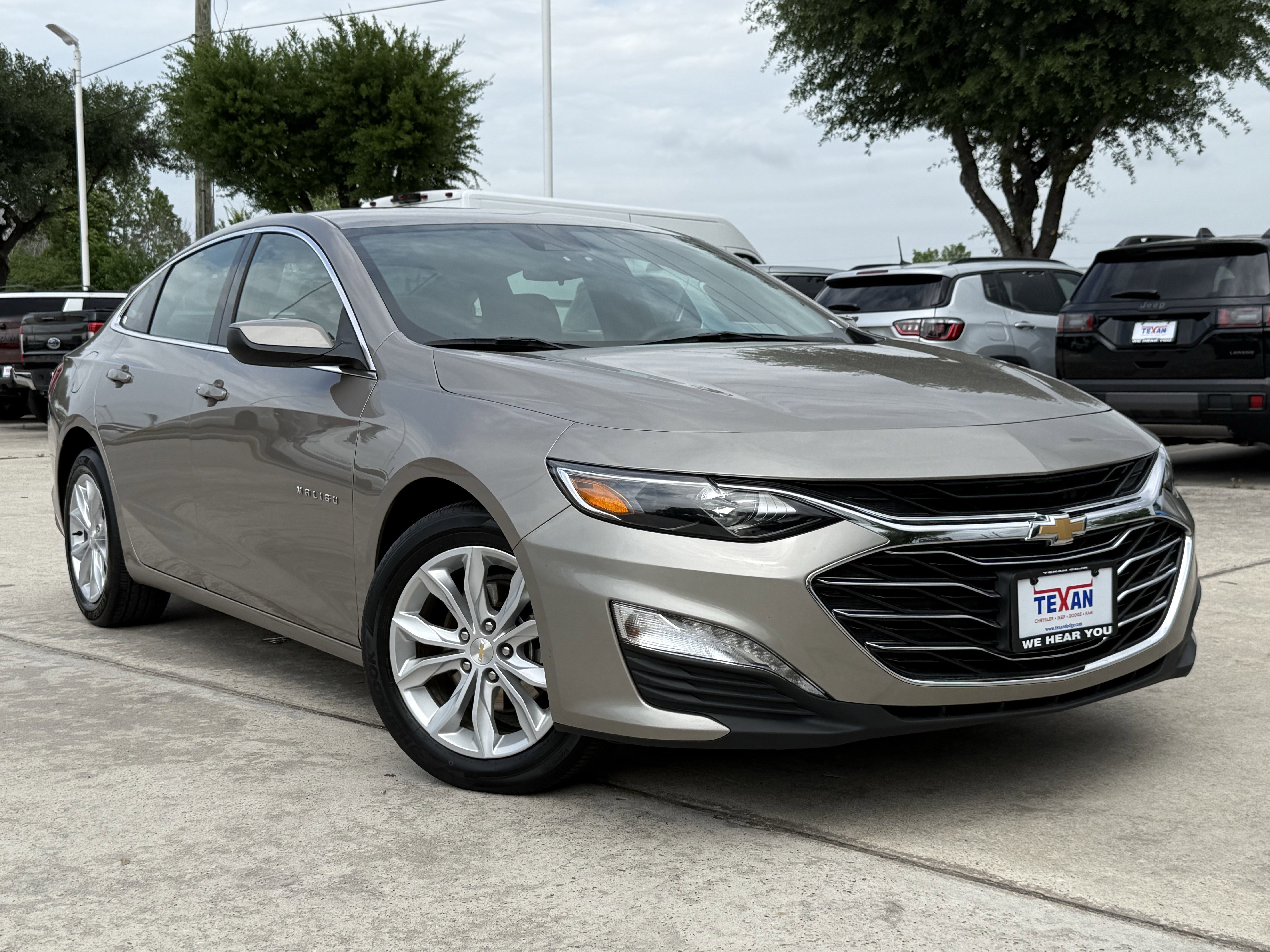 Used 2024 Chevrolet Malibu LT FWD image 2