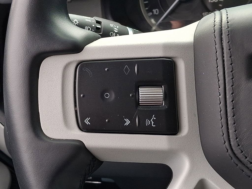 Used 2023 Land Rover Defender 110 X-Dynamic SE image 16