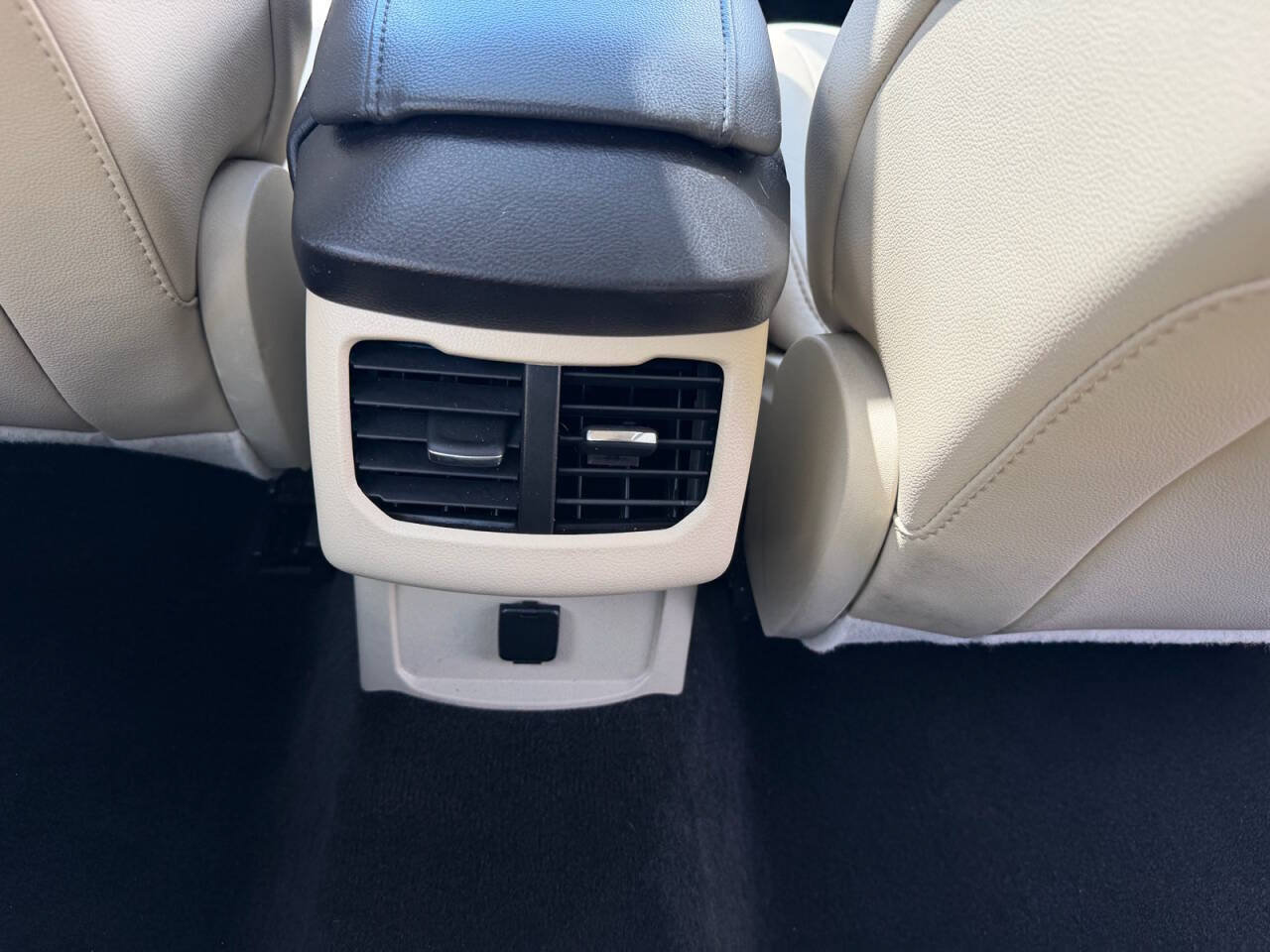 Used 2016 Ford Fusion SE w/ Equipment Group 202A FWD image 23