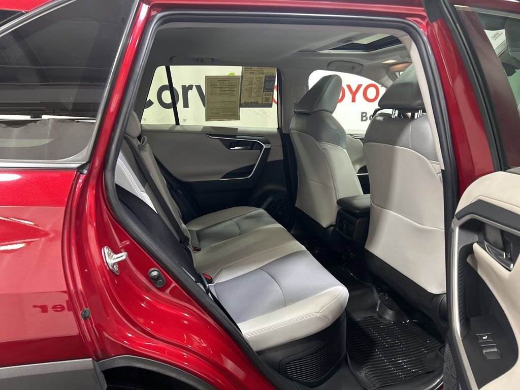 Used 2020 Toyota RAV4 Limited AWD/4WD image 16