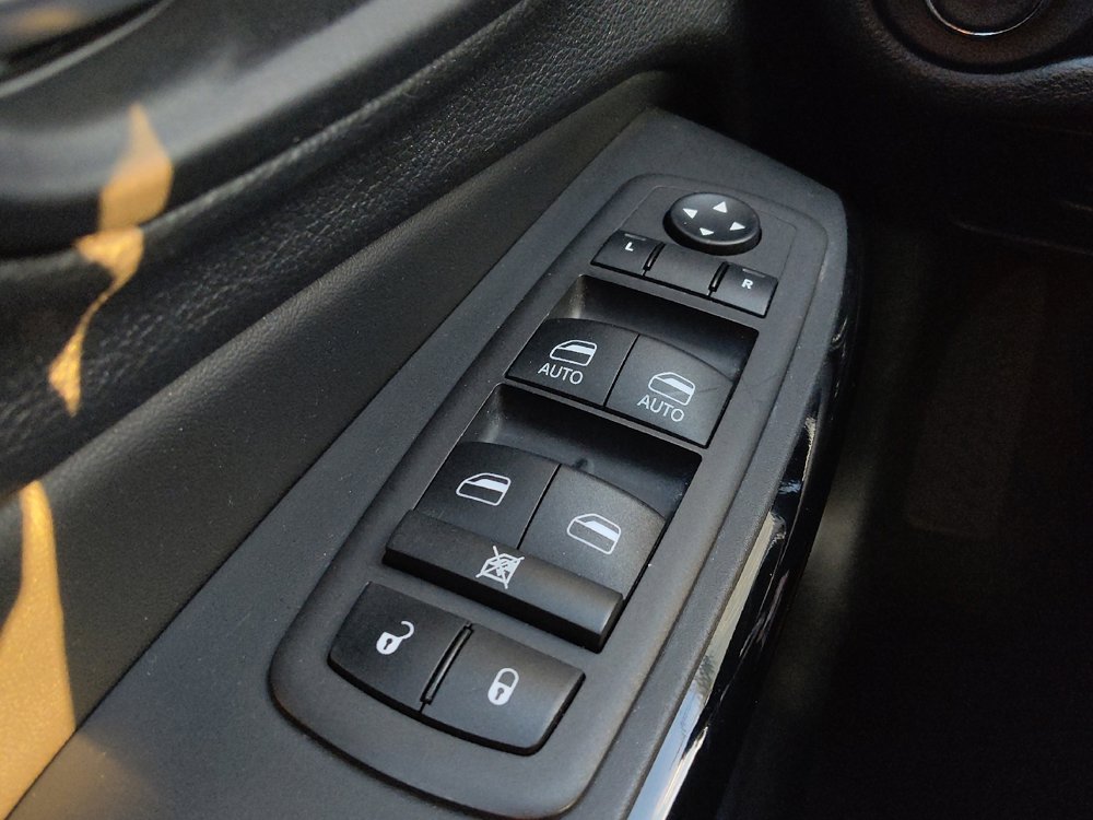 Used 2023 Jeep Cherokee Altitude Lux image 27