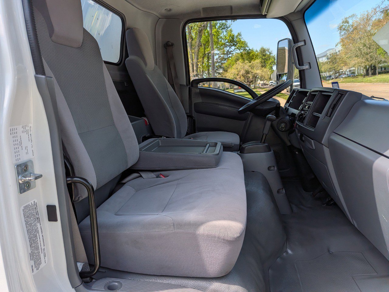 Used 2018 Isuzu NPR image 15