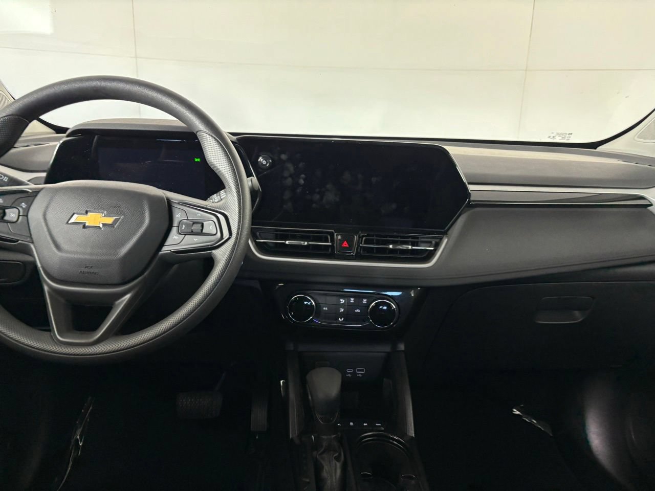 Used 2025 Chevrolet TrailBlazer LT AWD/4WD image 16