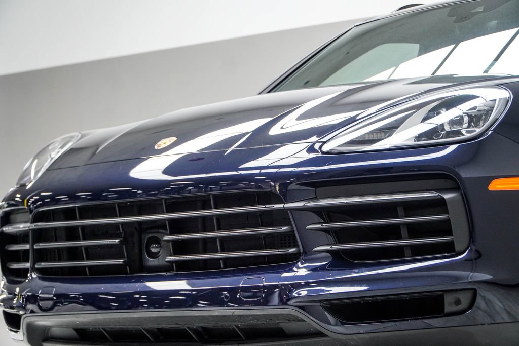 Used 2023 Porsche Cayenne Platinum Edition image 2