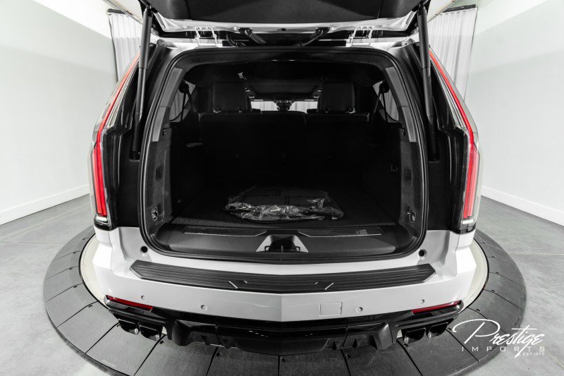 Used 2025 Cadillac Escalade ESV V image 14