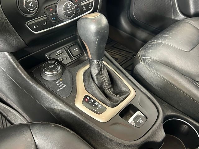 Used 2018 Jeep Cherokee Limited AWD/4WD image 31