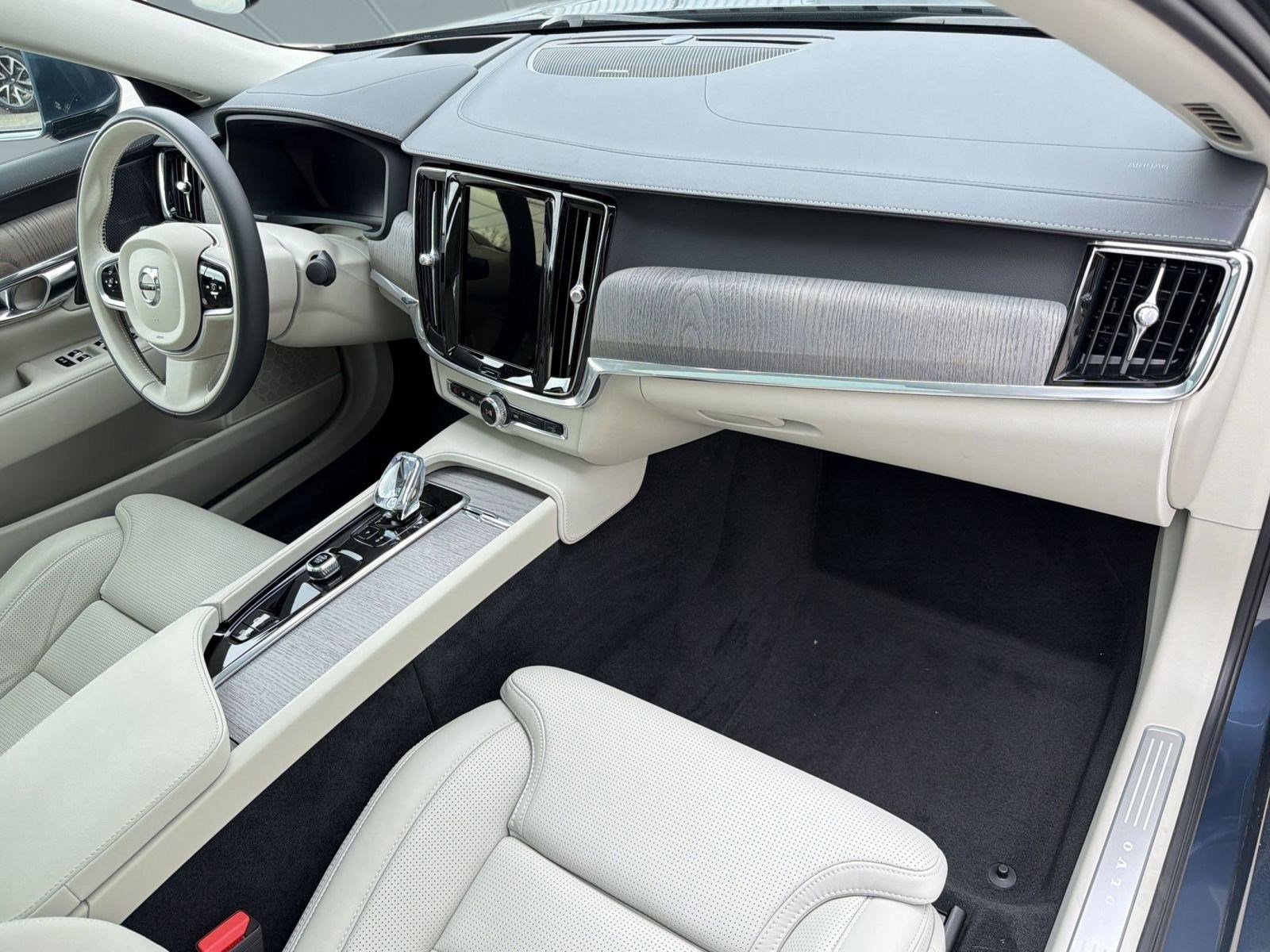 Certified 2025 Volvo S90 B6 Ultra image 31
