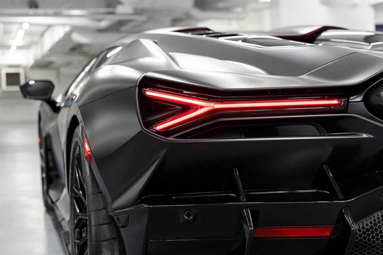 Used 2024 Lamborghini Revuelto image 29